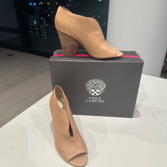 Vince Camuto Signature Camel Leather Peep-Toe Booties Size 8.5 - Picture 10 of 10